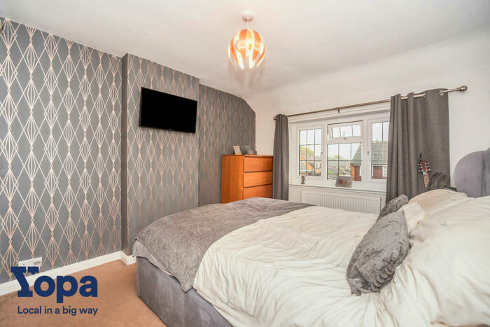 5 Bedroom Semi-Detached House For Sale In St. Botolph Road, Gravesend, DA11