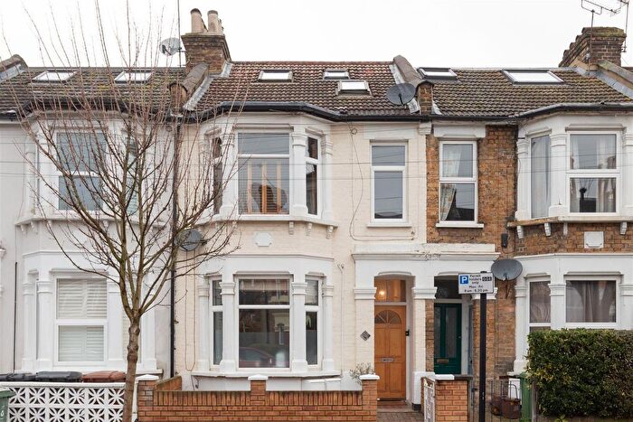 2 Bedroom Flat For Sale In Claude Road, Leyton, E10