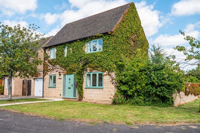 3 Bedroom Detached House For Sale In Lamberts Field, Bourton-On-The-Water, GL54