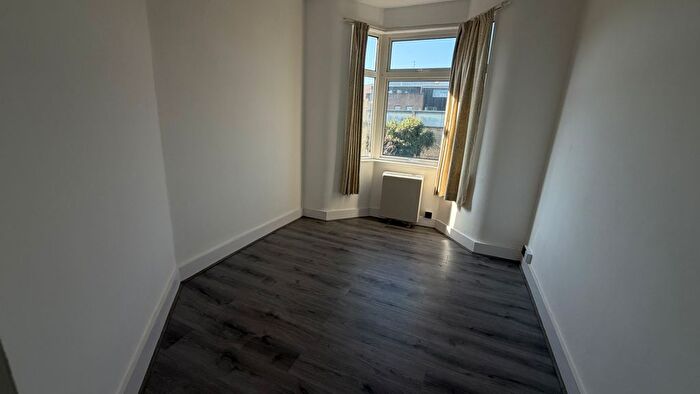 1 Bedroom Flat To Rent In Well Street, London, E9