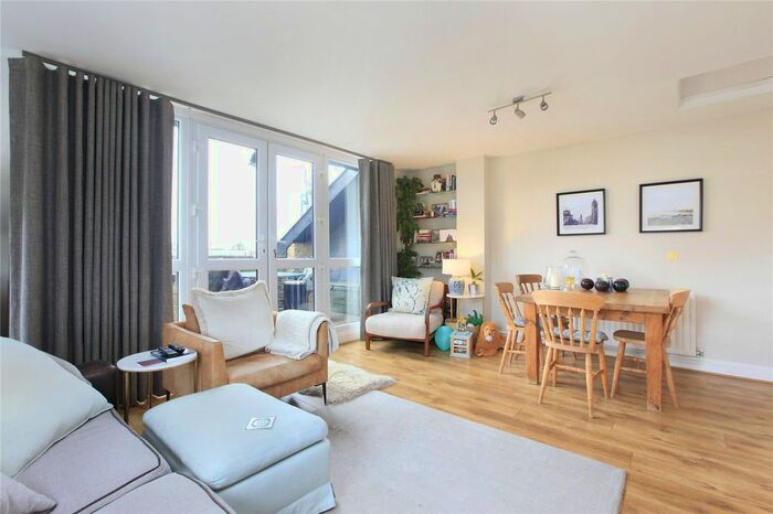2 Bedroom Flat To Rent In Liston Road, Clapham, SW4