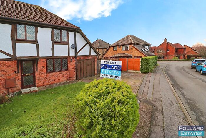 3 Bedroom Semi Detached House For Sale In The Everglades, Hempstead, ME7