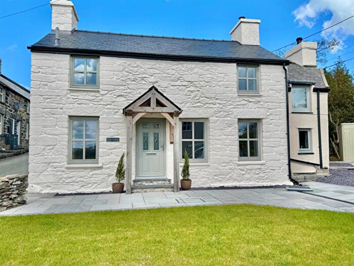 2 Bedroom House For Sale In Capel Garmon, Llanrwst, LL26