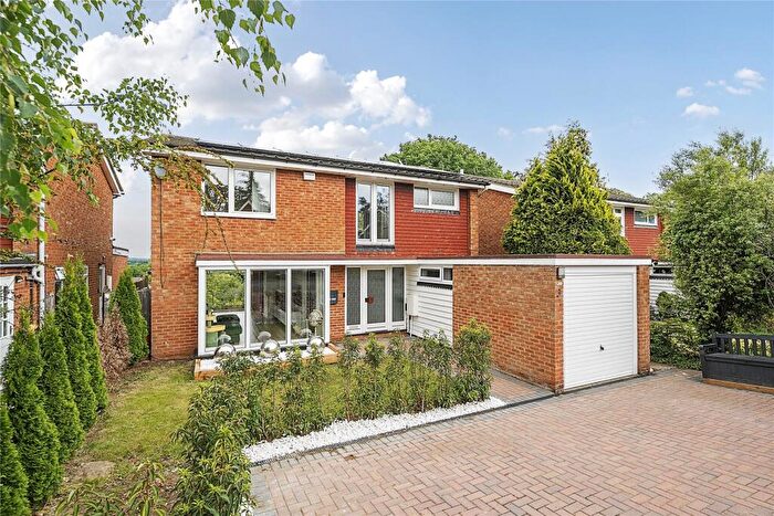 3 Bedroom Detached House For Sale In Holly Close, Woking, Surrey, GU21