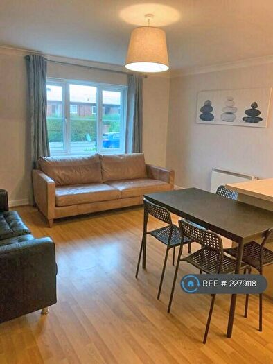 2 Bedroom Flat To Rent In Hall Lane, Manchester, M23