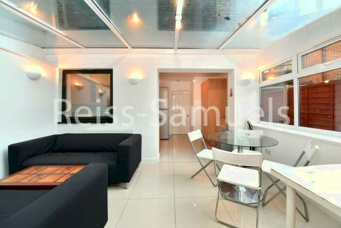 5 Bedroom Town House To Rent In Barnfield Place, Canary Wharf, Docklands, London, E14