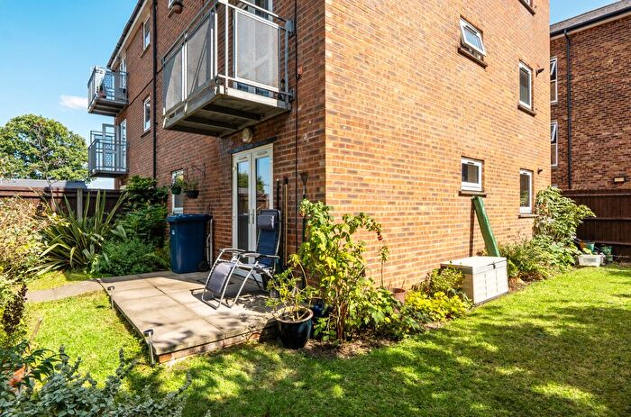 1 Bedroom Flat For Sale In Christopher Court, Leicester Road, Barnet, EN5