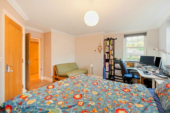 2 Bedroom Flat To Rent In Churchview Close, Caterham, CR3