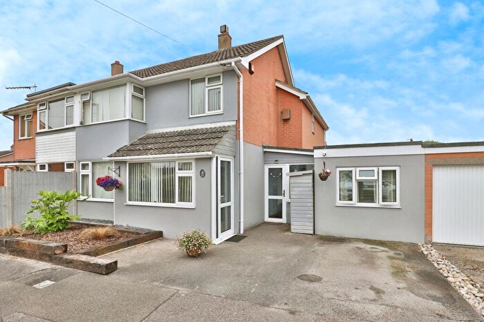 5 Bedroom Semi-Detached House For Sale In Meadowland, Christchurch, BH23