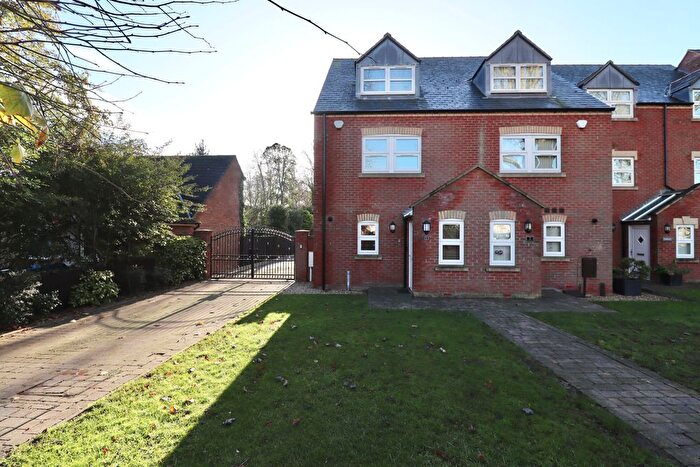3 Bedroom End Of Terrace House For Sale In St. Johns Road, Lincoln, LN1