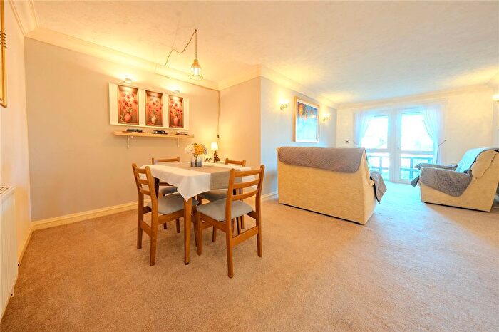 2 Bedroom Flat For Sale In Flat, The Highlands, Harrogate Road, West Yorkshire, LS17