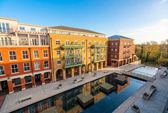 2 Bedroom Apartment For Sale In Lock House, Waterside, Dickens Heath, B90