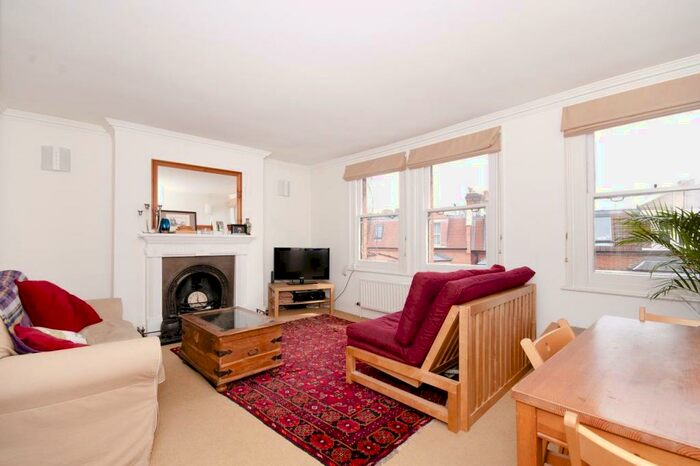 2 Bedroom Flat To Rent In Calabria Road, Islington, London, N5