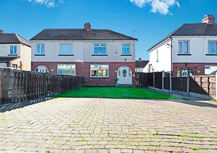 3 Bedroom Semi-Detached House For Sale In Ash Grove, Gomersal, BD19
