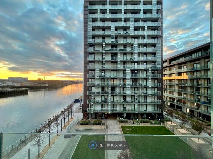 2 Bedroom Flat To Rent In Meadowside Quay Walk, Glasgow, G11