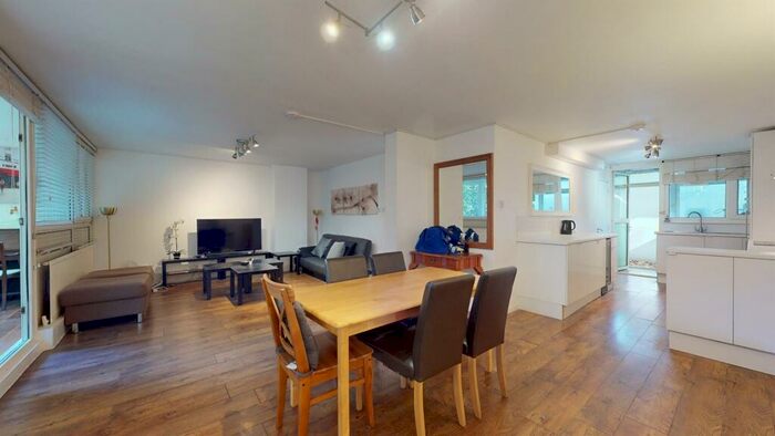 3 Bedroom Flat To Rent In Finborough Road, Chelsea, SW10