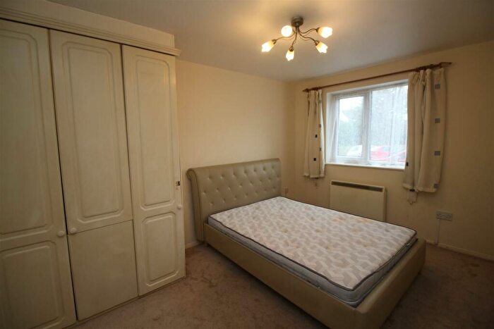 2 Bedroom Flat To Rent In Avenue Road, Chadwell Heath, Essex, RM6