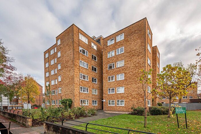 2 Bedroom Flat For Sale In Aldrington Road, Streatham, London, SW16