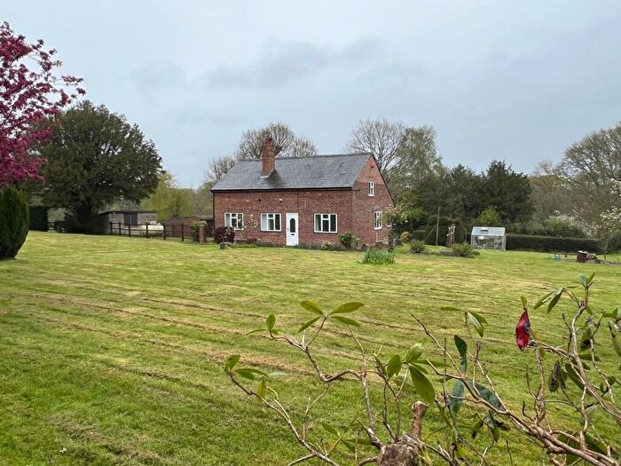 2 Bedroom Detached Bungalow For Sale In Gatewood Hill, Blackfield, Southampton, Hampshire, SO45