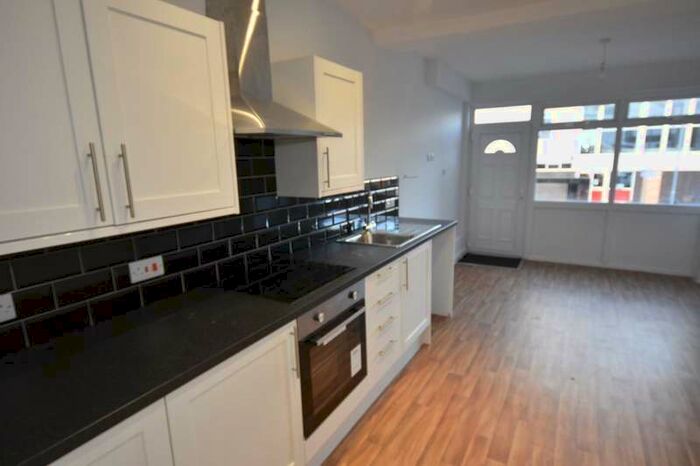 1 Bedroom Flat To Rent In Hill Street, Stoke-on-trent, Staffordshire, ST4