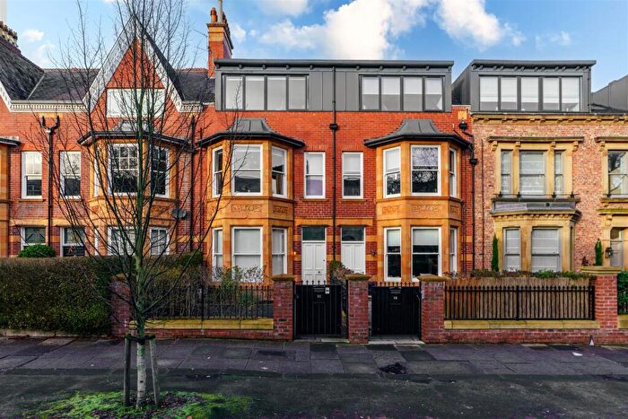 2 Bedroom Apartment To Rent In West Avenue, Gosforth, Newcastle Upon Tyne, NE3