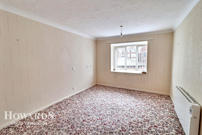 1 Bedroom Flat For Sale In Deneside, Great Yarmouth, NR30