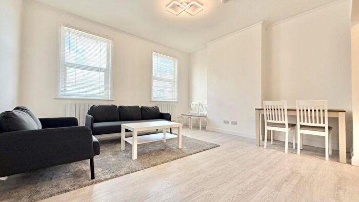 3 Bedroom Apartment To Rent In Finchley Road, Temple Fortune, Golders Green, NW11