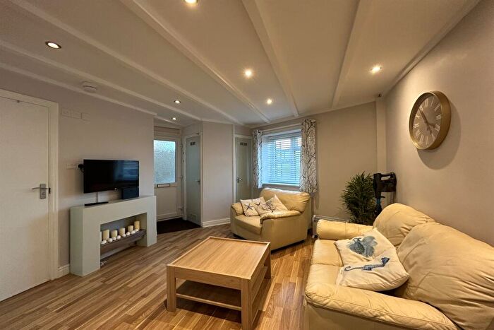 1 Bedroom Flat To Rent In West Bay, DT6