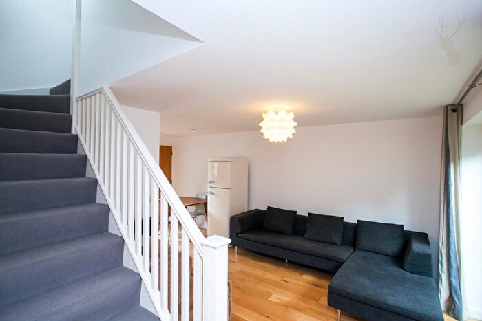 2 Bedroom Detached House To Rent In Athelstane Grove, Bow, E3
