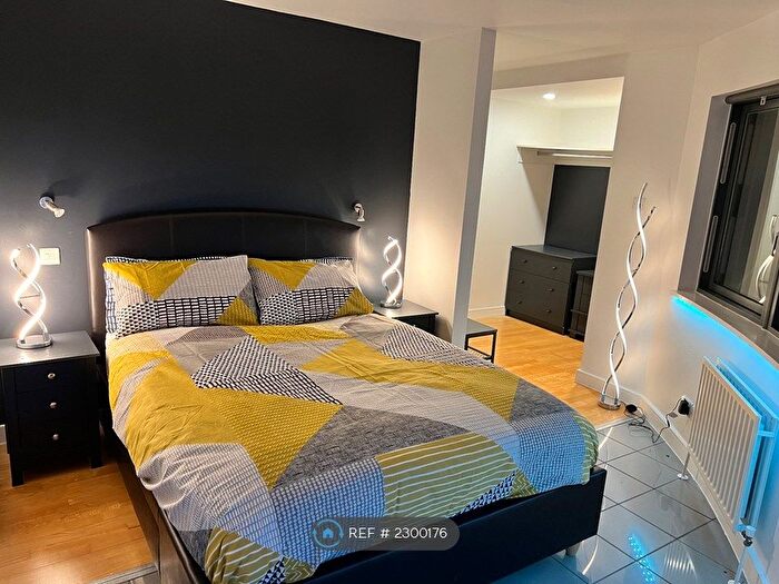 2 Bedroom Flat To Rent In Chronos Building, Whitechapel London, E1