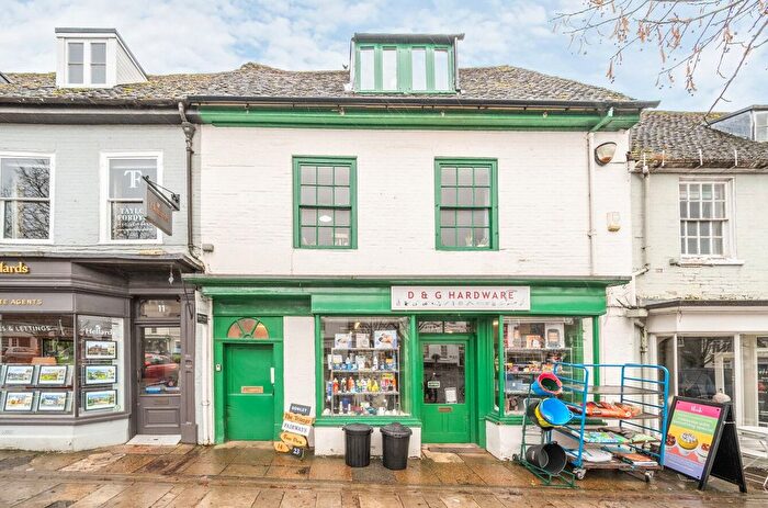 1 Bedroom Flat To Rent In Broad Street, Alresford, Hampshire, SO24