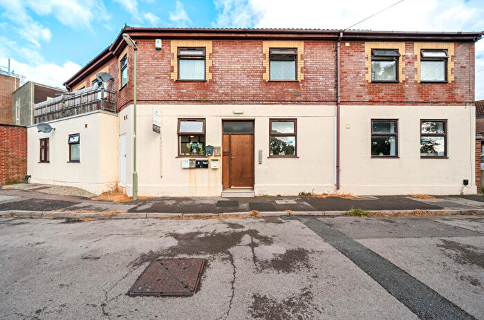 2 Bedroom Flat For Sale In White Hart Road, Gosport, Hampshire, PO12