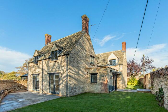 4 Bedroom Detached House To Rent In Church View, Bampton, OX18