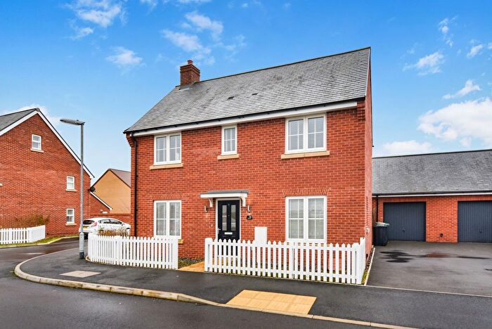 3 Bedroom Detached House For Sale In Lynton Edge, Biggleswade, SG18
