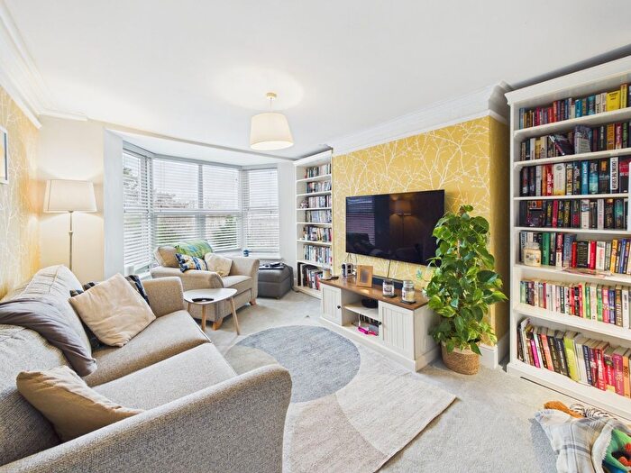 3 Bedroom Semi-detached House For Sale In Henwick Road, Worcester, Worcestershire, WR2