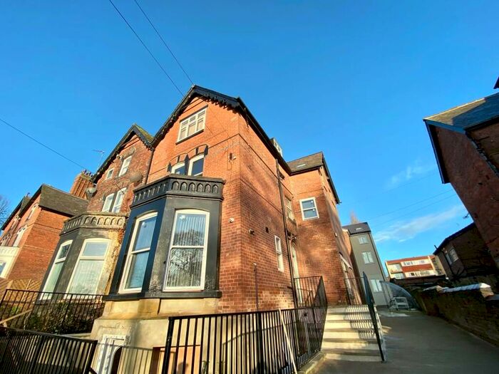3 Bedroom Flat To Rent In Lidgett Lane, Moortown, Leeds, LS17