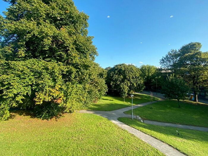 2 Bedroom Apartment To Rent In Knightsbridge Court, Chesterfield, S40