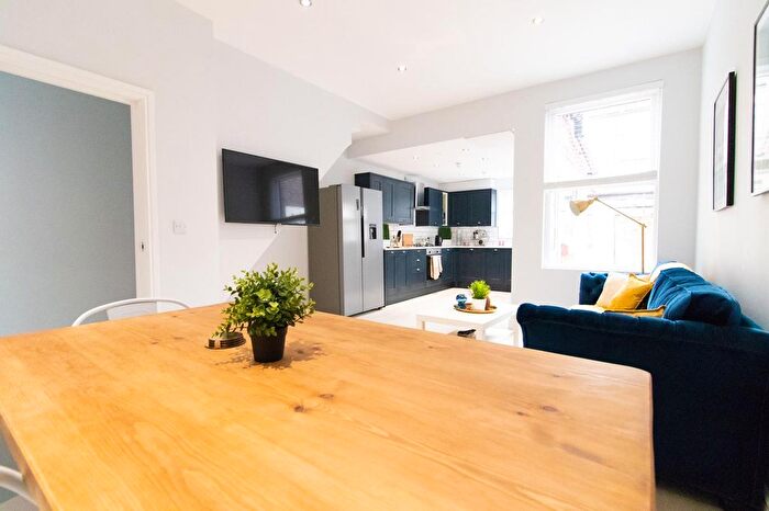 6 Bedroom Terraced House To Rent In , Halsbury Road, Liverpool, L6