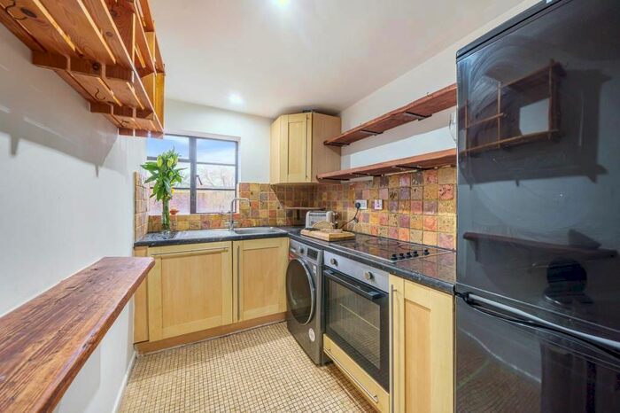 2 Bedroom Flat To Rent In Watlington, Henley, OX49