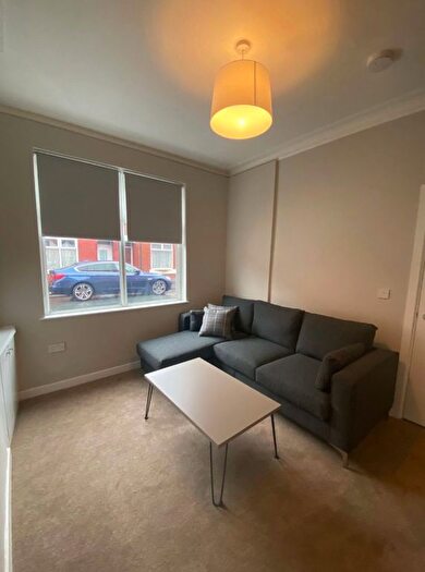 2 Bedroom Flat To Rent In Parkfield Avenue, Fallowfield, Manchester, M14
