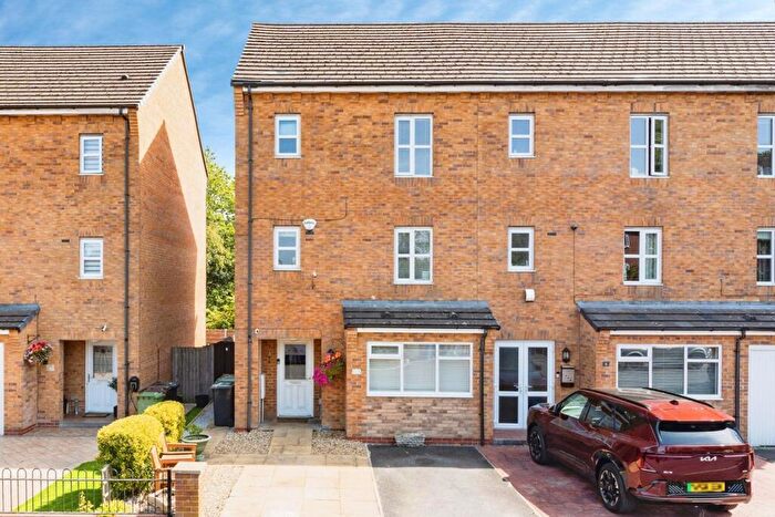 5 Bedroom Semi-Detached House For Sale In Thorncroft Avenue, Tyldesley, Manchester, M29