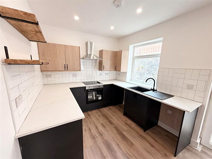 3 Bedroom Property To Rent In Pentregethin Road, Cwmbwrla, Swansea, SA5