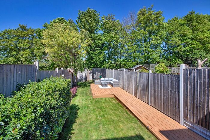 3 Bedroom End Of Terrace House For Sale In Wood Lane, Dartford, DA2