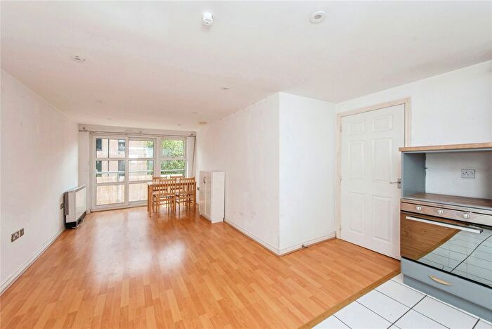 2 Bedroom Flat For Sale In London Road, Kingston Upon Thames, KT2