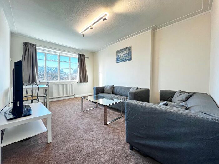 1 Bedroom Flat To Rent In Fordwych Court, Shoot Up Hill, Kilburn, NW2