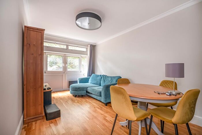 1 Bedroom Flat For Sale In Upper Richmond Road, London, SW15