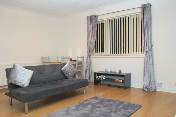 2 Bedroom Flat To Rent In Braehead Road, Stirling, FK7