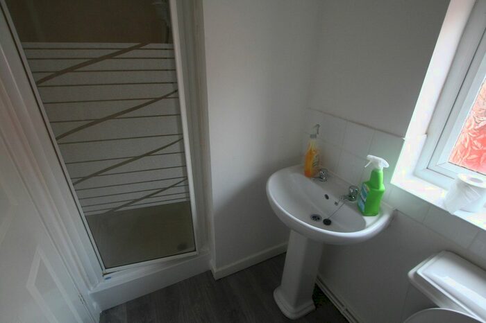 1 Bedroom Flat To Rent In Exeter Road, Ellesmere Port, Cheshire., CH65