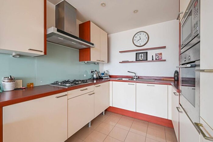 2 Bedroom Flat For Sale In Eastern Quay Apartments, Royal Docks, London, E16