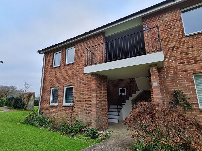 2 Bedroom Flat To Rent In High Salterns, Seaview, PO33